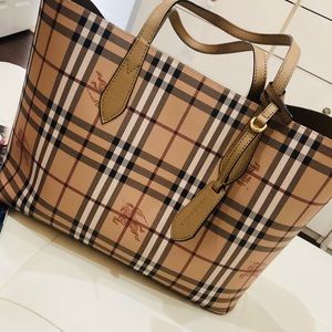 Reversible Medium Burberry Tote